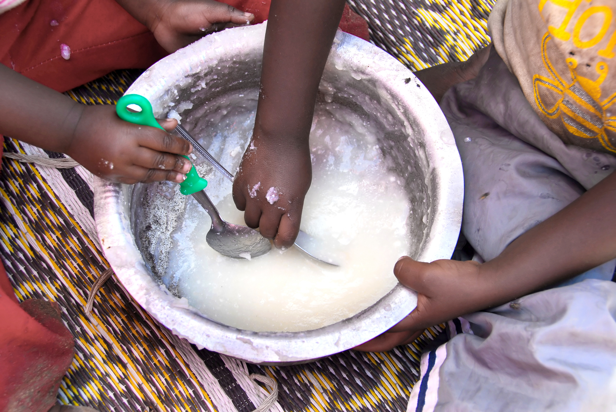 kids with bowl